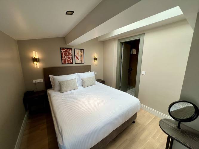 Отель Weingart Suites