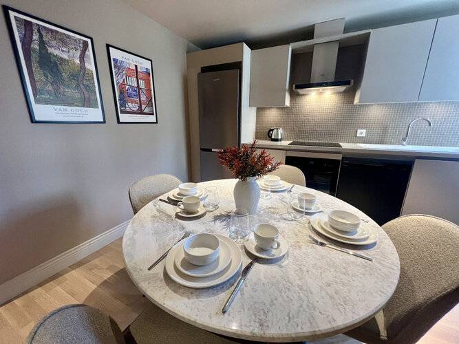 Отель Weingart Suites