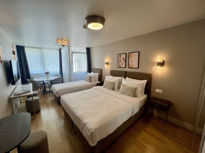 Отель Weingart Suites
