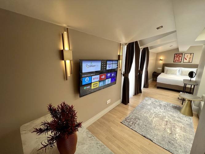 Отель Weingart Suites