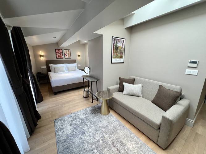 Отель Weingart Suites