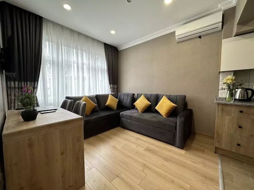 Апартаменты H&L Suites