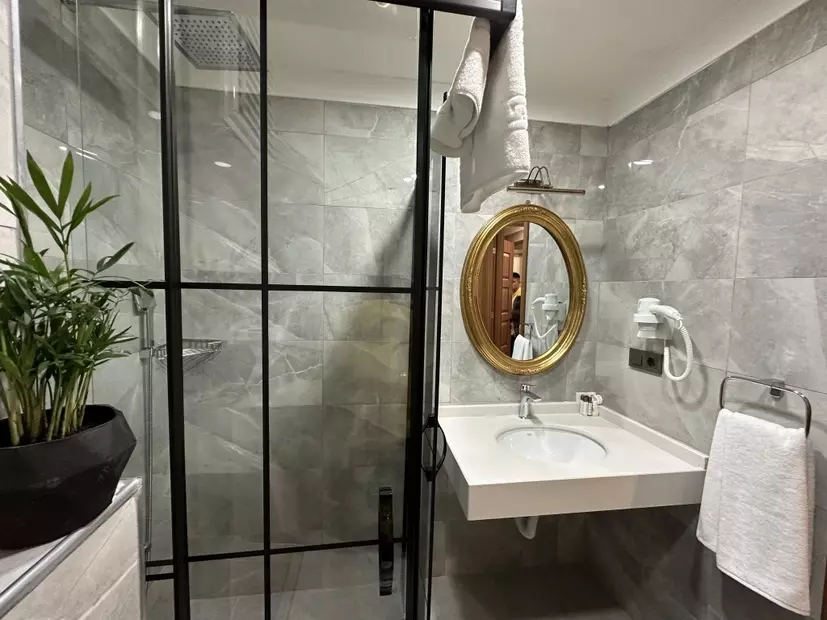 Апартаменты H&L Suites