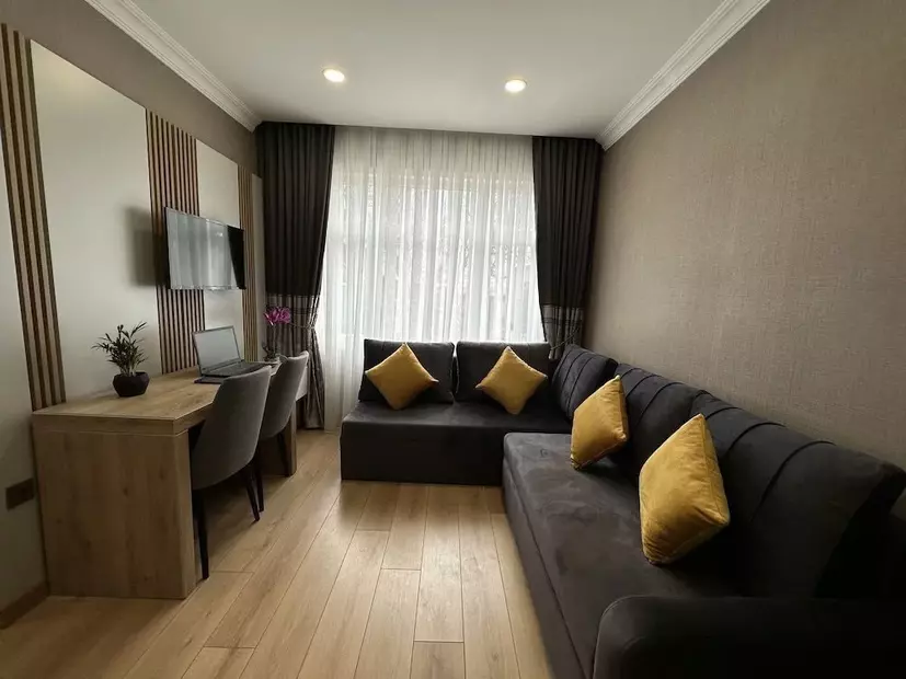 Апартаменты H&L Suites