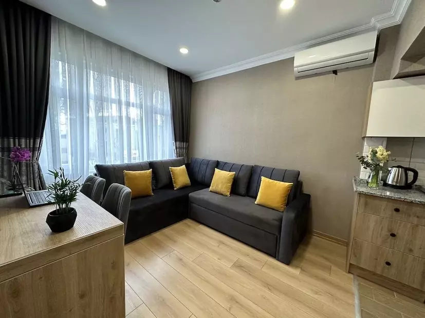 Апартаменты H&L Suites