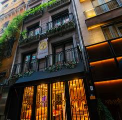$item['hotel']['name']