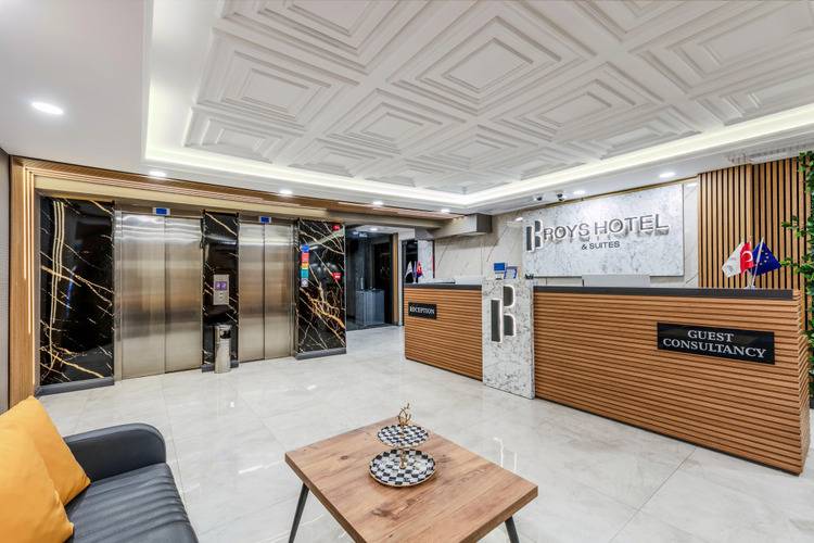 Отель Roys Hotel & Suites