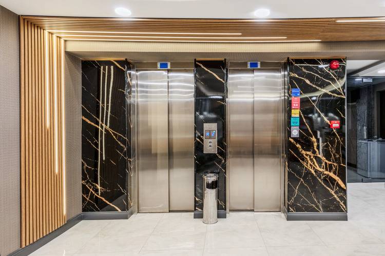 Отель Roys Hotel & Suites