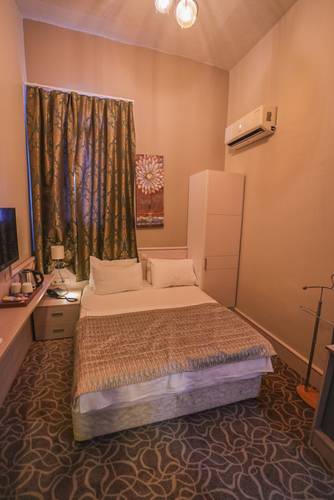 Отель Aria Palace