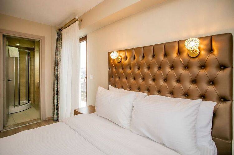 Lavin Hotel & Suites