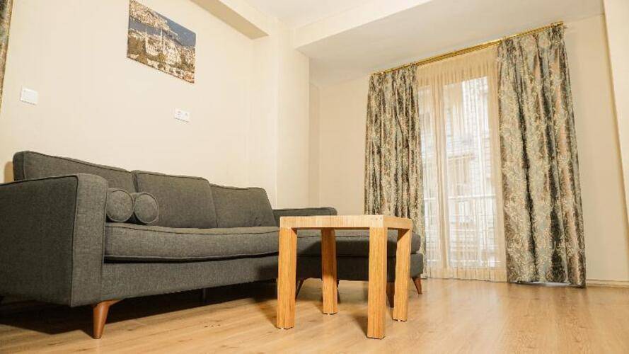 Lavin Hotel & Suites