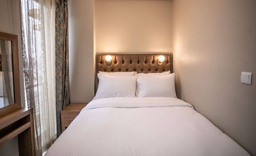 Lavin Hotel & Suites