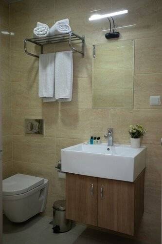 Lavin Hotel & Suites