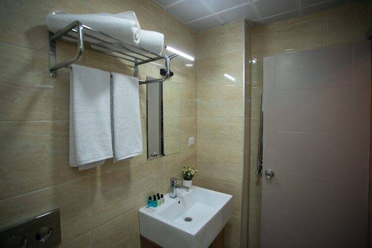 Lavin Hotel & Suites