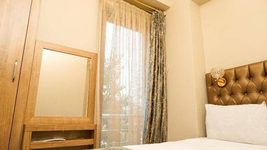 Lavin Hotel & Suites