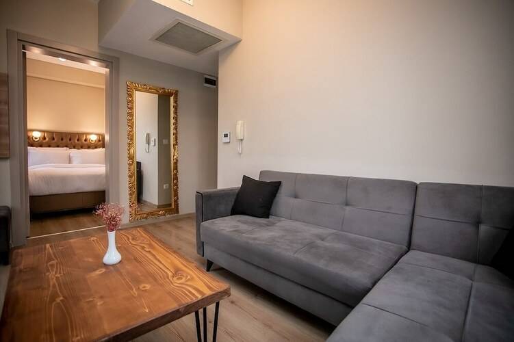 Lavin Hotel & Suites