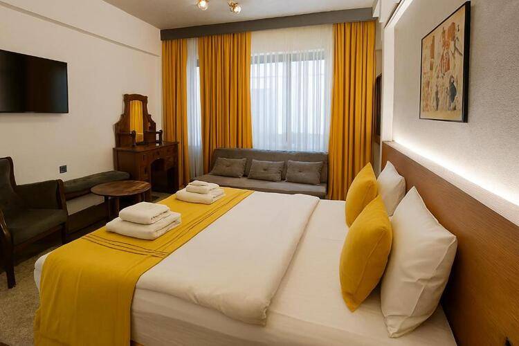 Aleksandr Pera Hotel