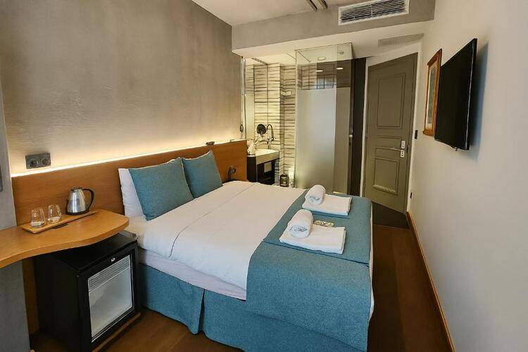 Aleksandr Pera Hotel