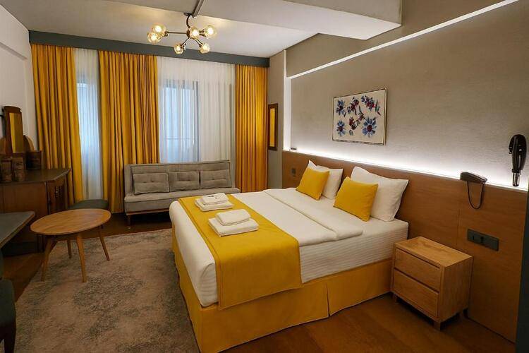 Aleksandr Pera Hotel