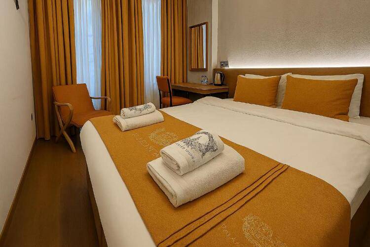 Aleksandr Pera Hotel