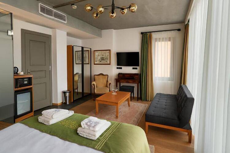Aleksandr Pera Hotel
