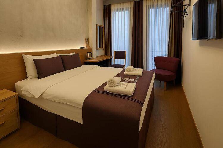 Aleksandr Pera Hotel