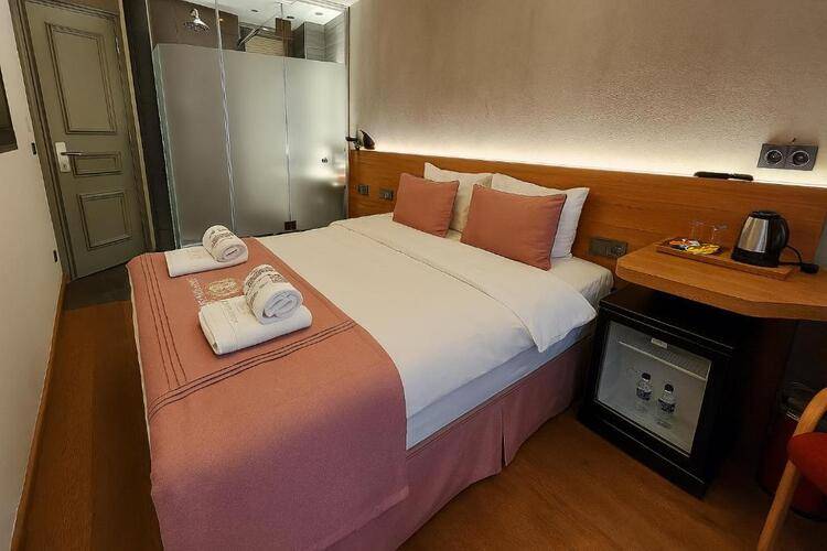 Aleksandr Pera Hotel