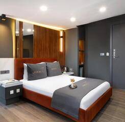 $item['hotel']['name']
