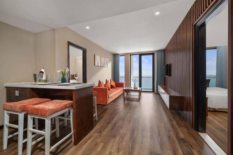 Yarra Ocean Suites Da Nang Hotel