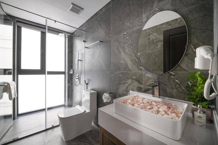 Golden Lotus Luxury Hotel