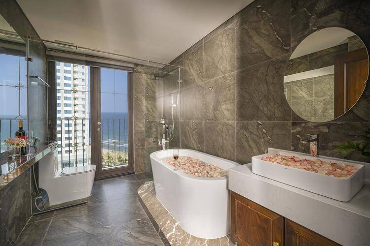 Golden Lotus Luxury Hotel