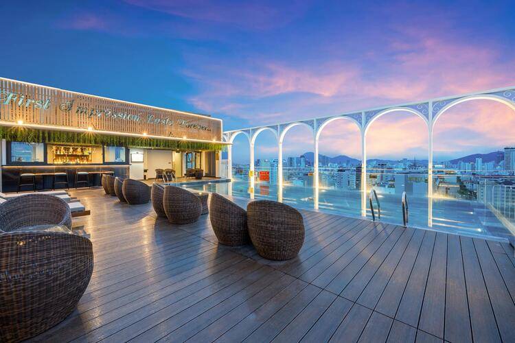 Golden Lotus Luxury Hotel