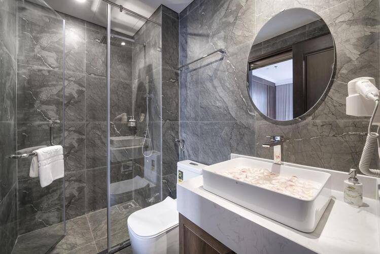 Golden Lotus Luxury Hotel