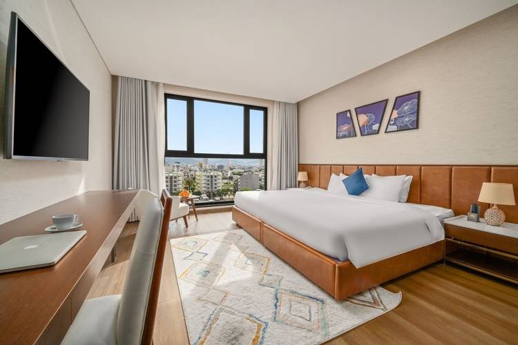 Golden Lotus Grand Hotel