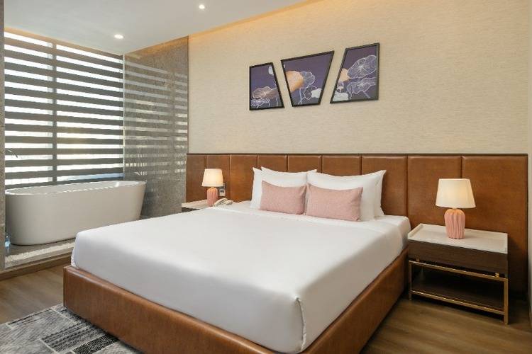 Golden Lotus Grand Hotel