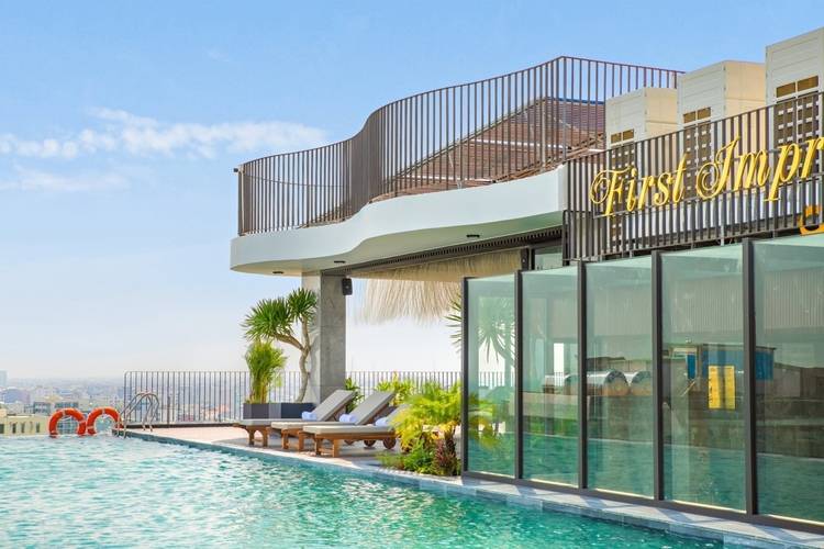 Golden Lotus Grand Hotel