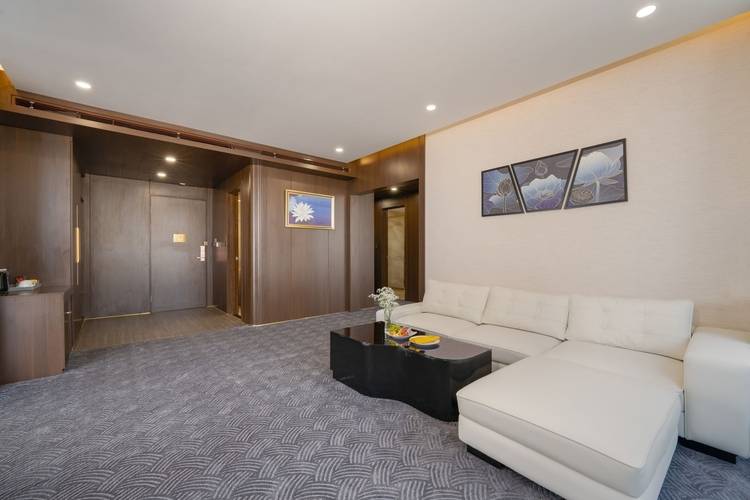 Golden Lotus Grand Hotel