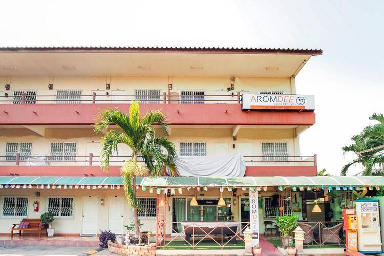 838 Aromdee Apartment