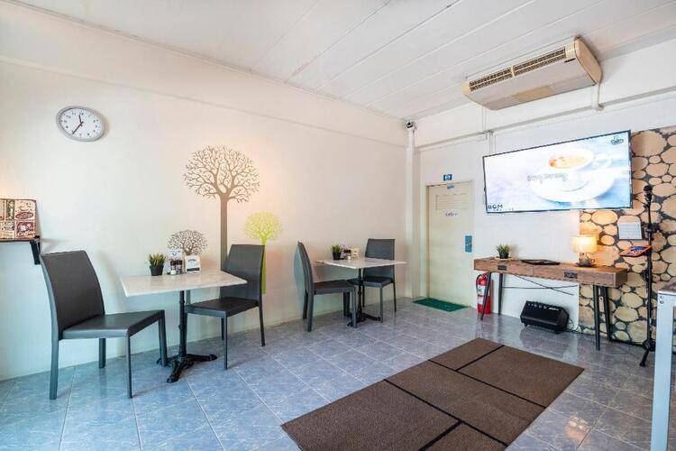 838 Aromdee Apartment