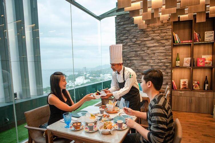 Oakwood Hotel & Residence Sri Racha