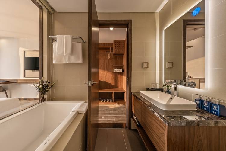 Mangata Beachfront Hotel Danang