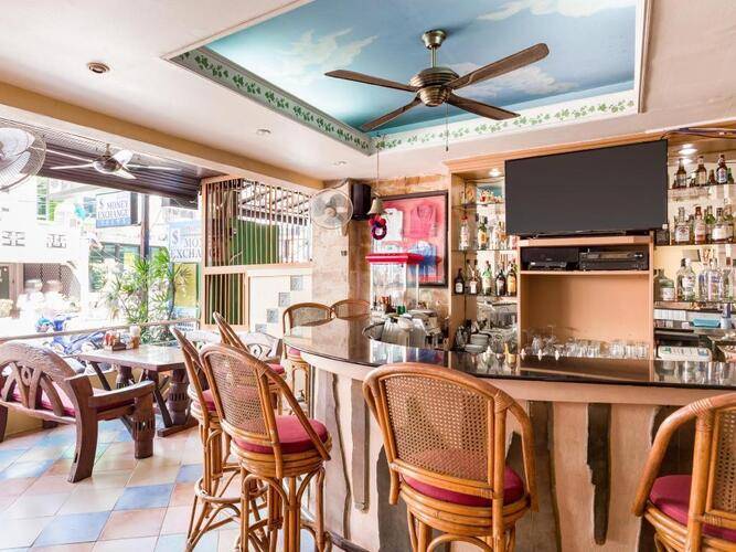 Summer Breeze Hotel