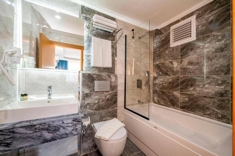 Diamond Luxury Hotel