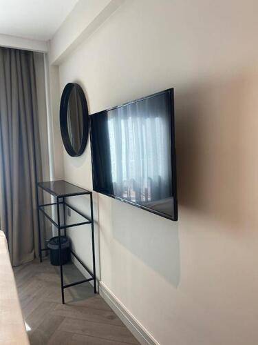 In The Middle Hotel