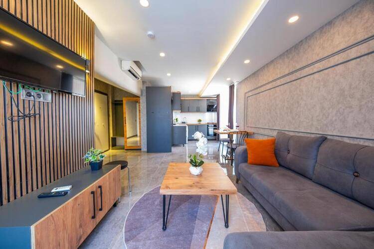 Mrt Suites Lara