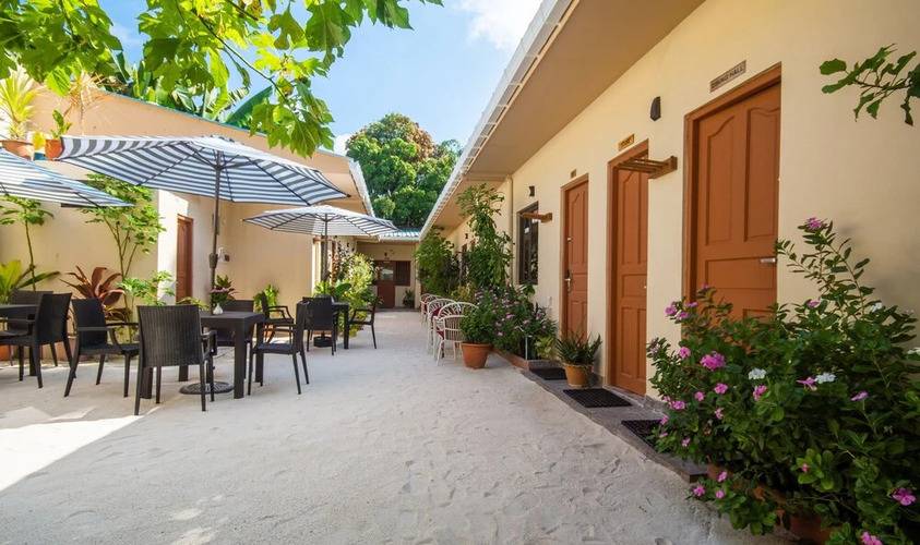 Paguro Beach Inn