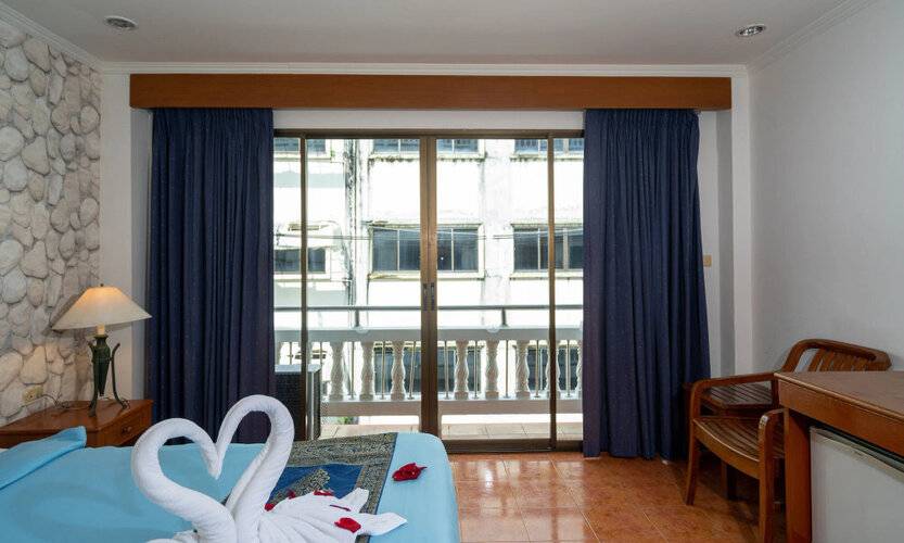 Patong Central Hotel And Apartment