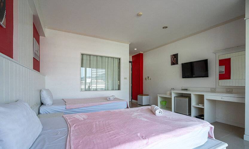 Santi White House Patong Hotel