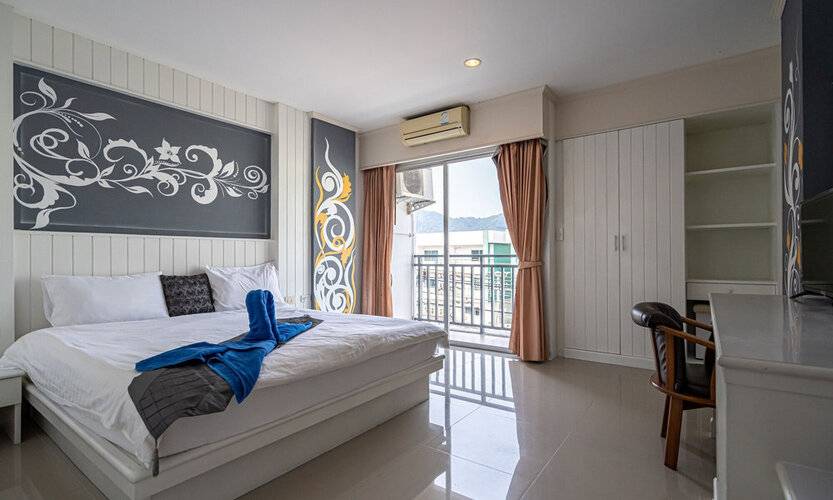 Santi White House Patong Hotel
