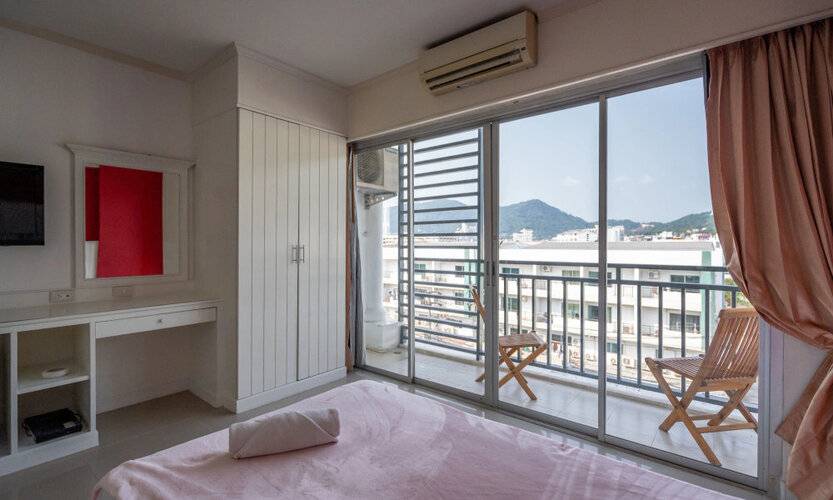 Santi White House Patong Hotel